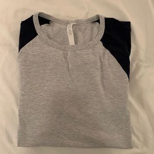 Men’s lululemon baseball tee grey/navy size medium